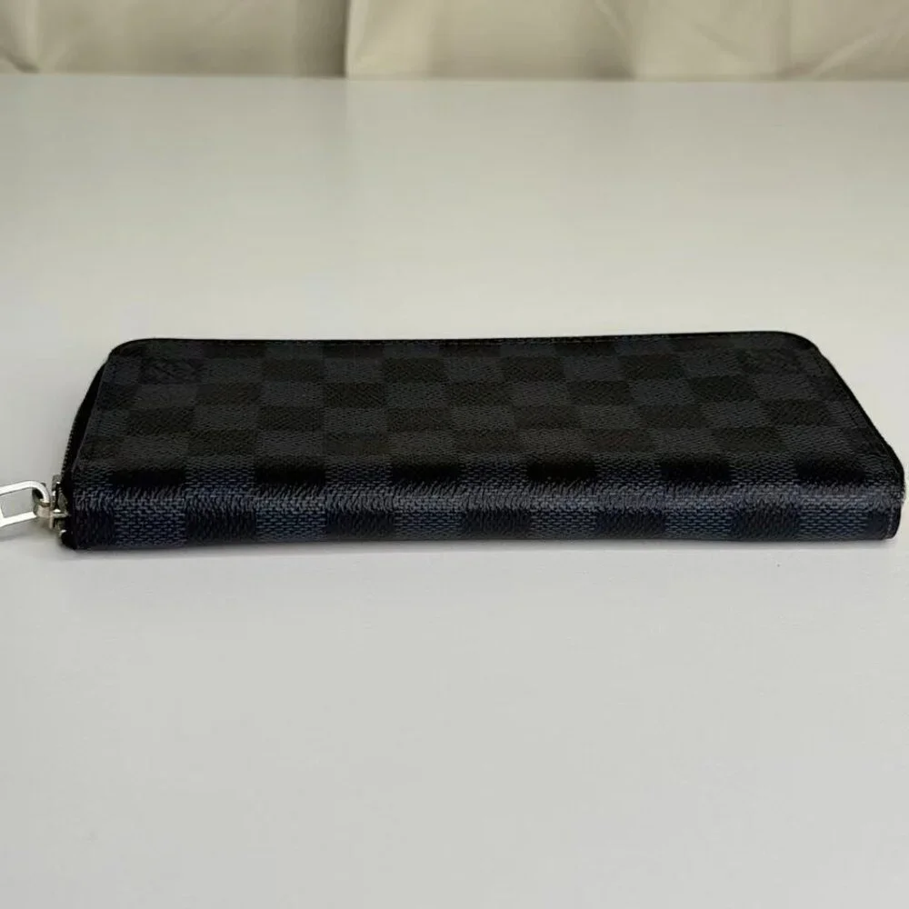 Louis Vuitton Damier Graphite Wallet with Classic Checkerboard Design